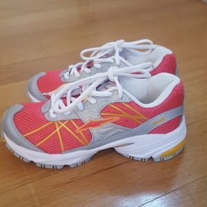 New! Girl Size 1 Avia Sneakers